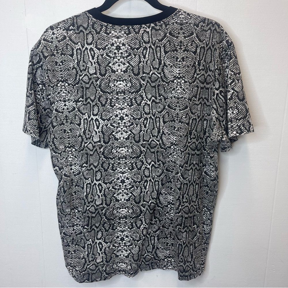 Guess Women’s Size Large Snake Print Skull Tee Top Black and Gray Sequin Rock - Picture 7 of 8
